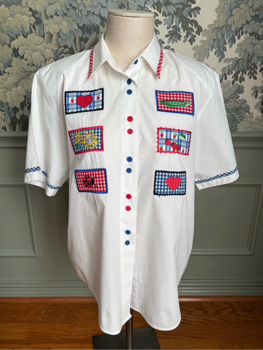 Vintage 90’s Nostalgic Women’s Button Down Shirt size L